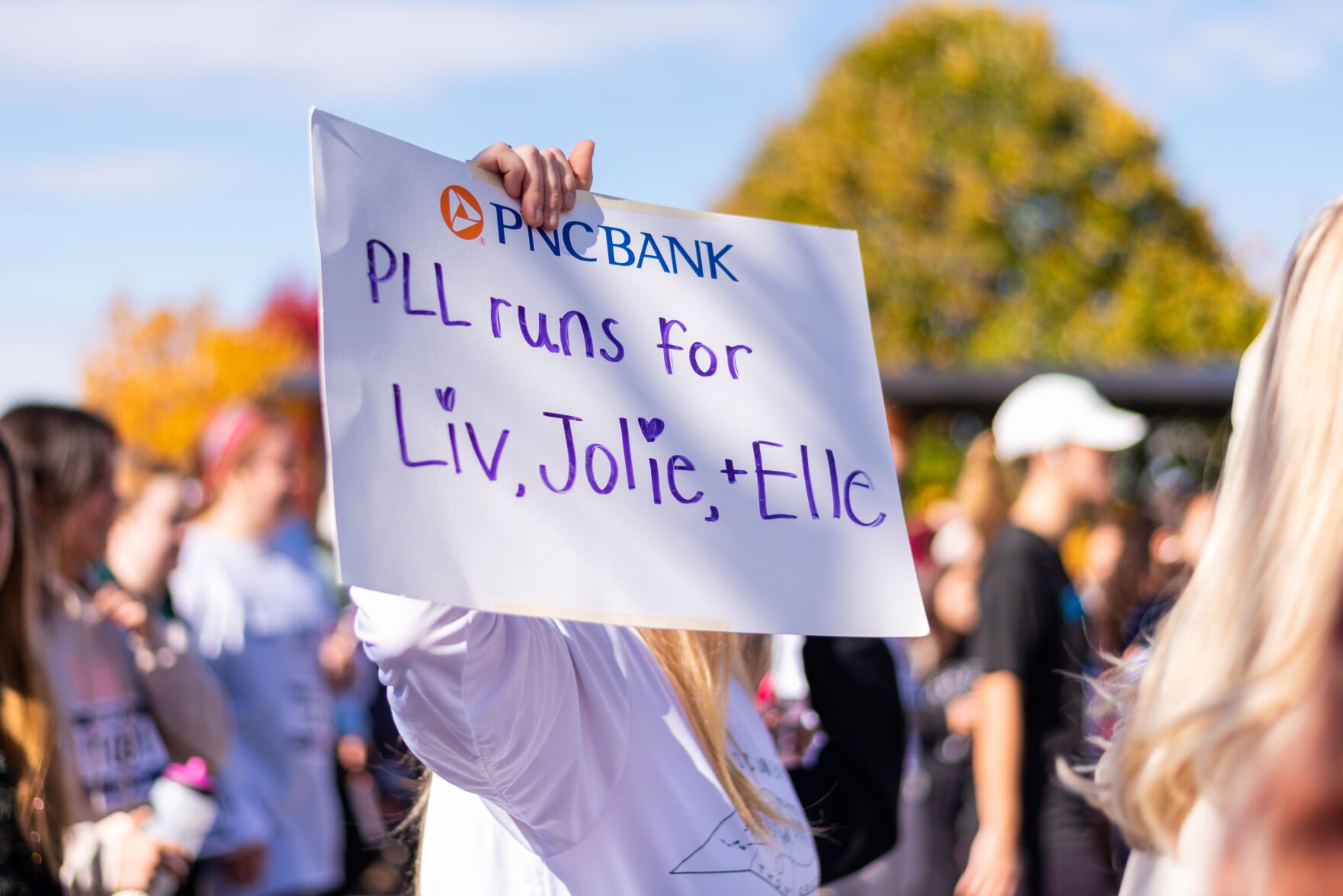 Thon 5K, Runner with Sign